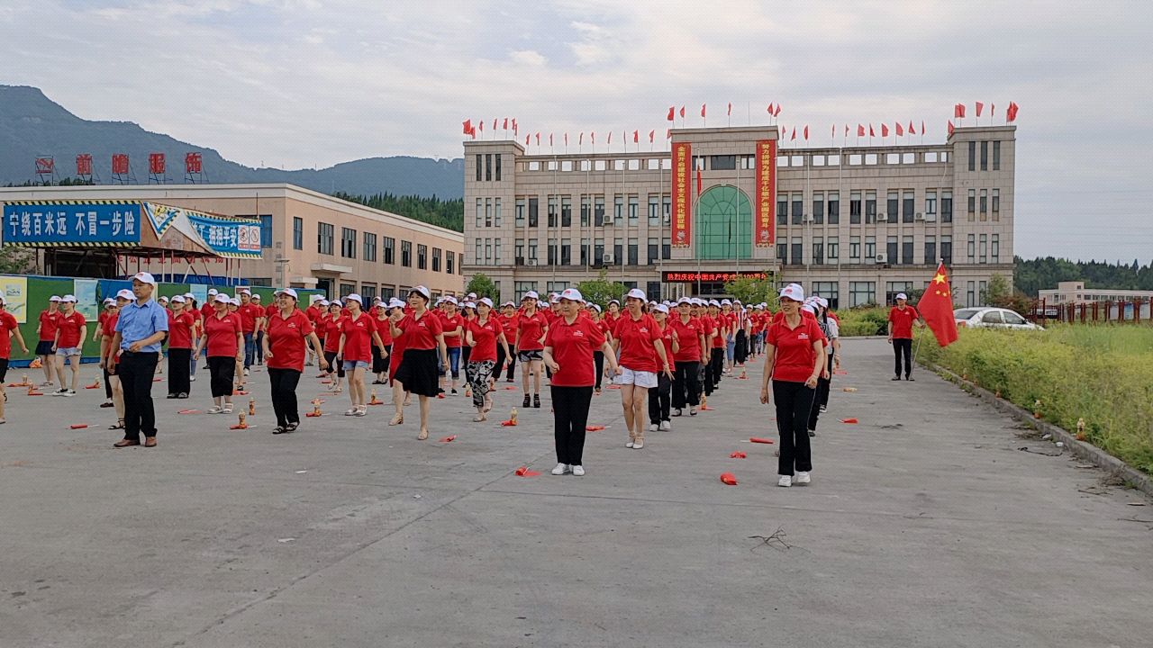 前瞻服饰庆祝建党100周年